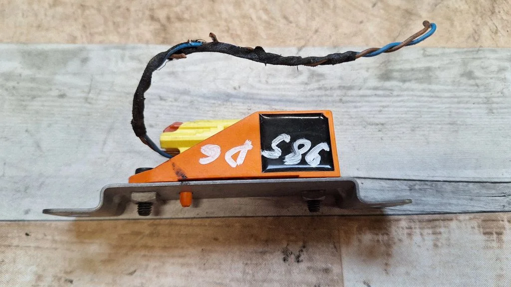 Airbag deployment crash/impact sensor – rear right