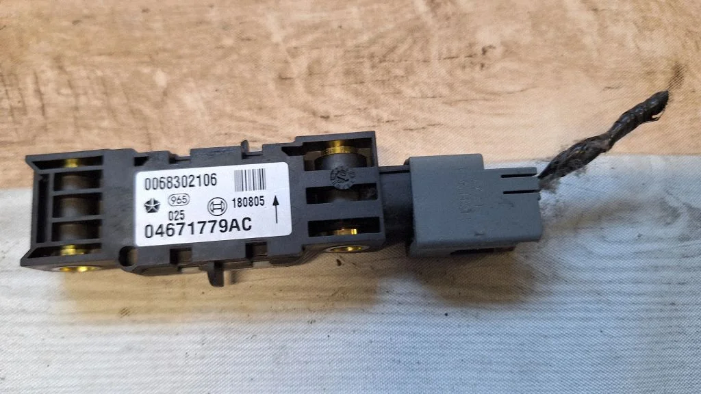 Airbag deployment crash/impact sensor – Jeep Grand Cherokee (WK) (2005-2010)