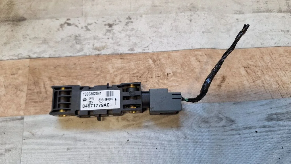 Airbag deployment crash/impact sensor – Jeep Grand Cherokee (WK) (2005-2010)