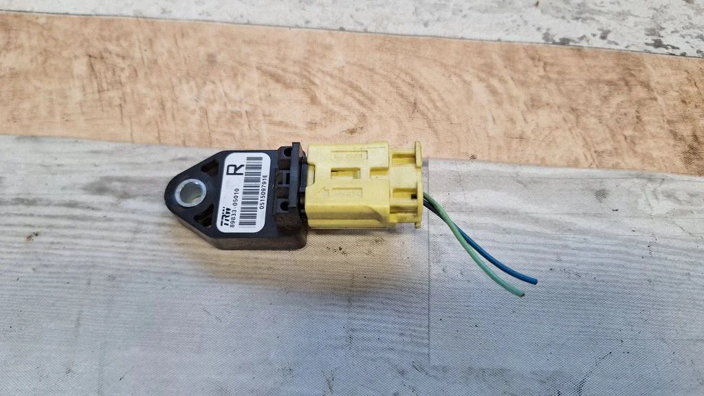 Airbag deployment crash/impact sensor 8983305010