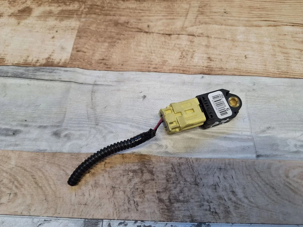Drošības spilvenu trieciena sensors 898310D010