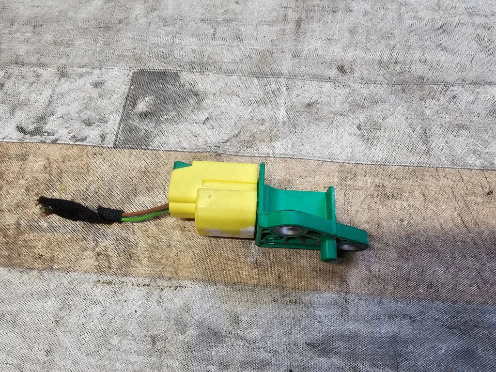 Airbag deployment crash/impact sensor – Audi A5 Sportback 8TA (2009-2016)