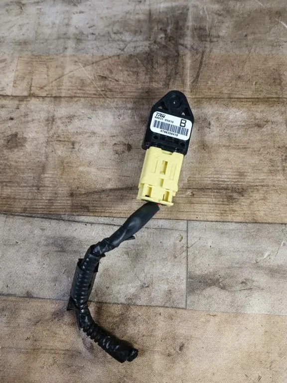 Turvapadja löögiandur 8983105010