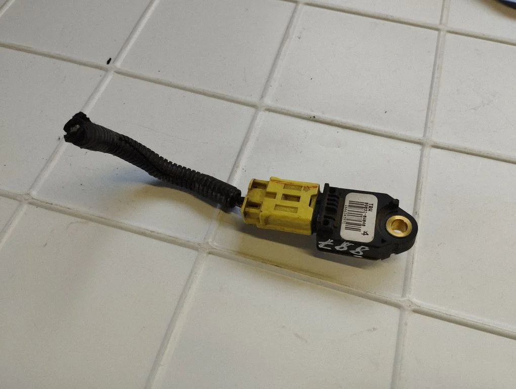 Airbag deployment crash/impact sensor 898310W040