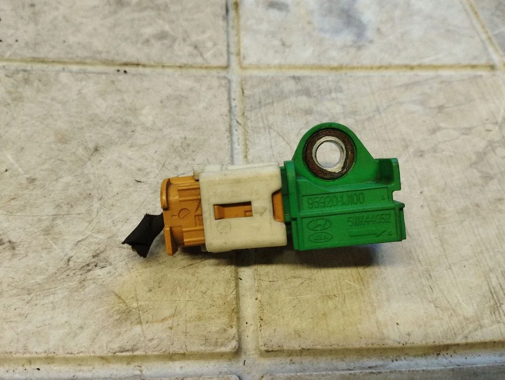 Drošības spilvenu trieciena sensors 959201J100