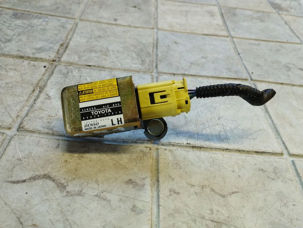 Turvapadja löögiandur 8983013010