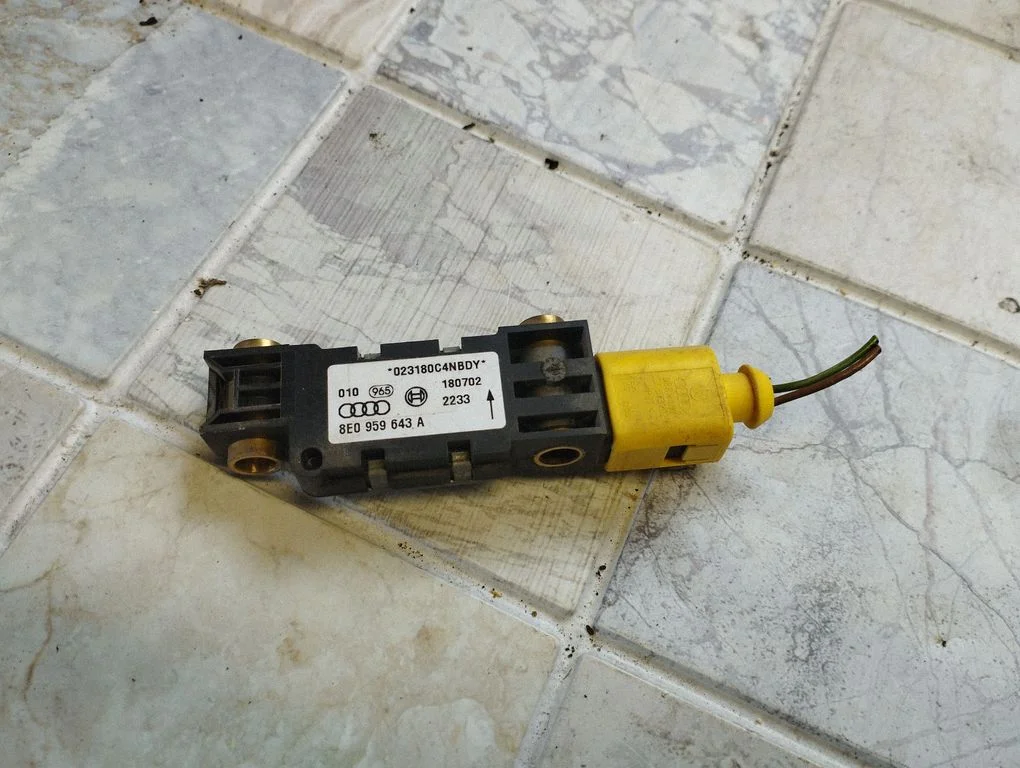 Airbag deployment crash/impact sensor 8E0959643A