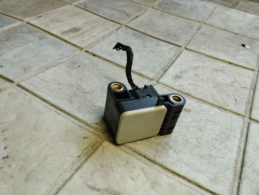 Airbag deployment crash/impact sensor 6911003