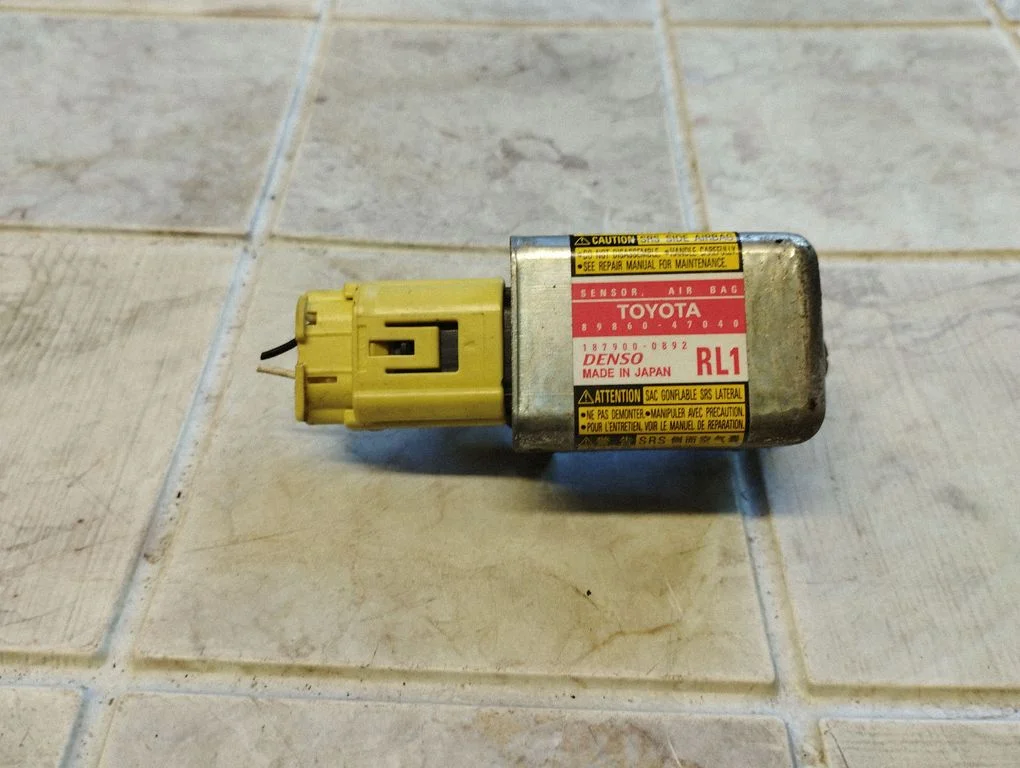 Airbag deployment crash/impact sensor 8986047040