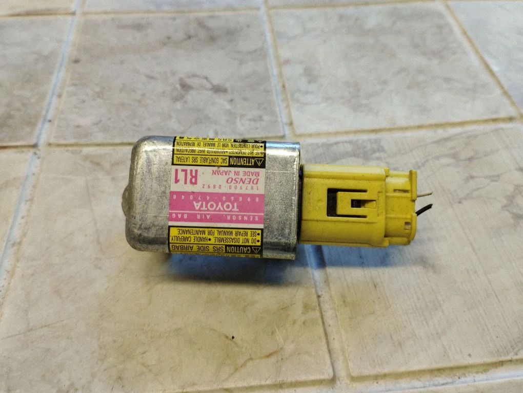 Airbag deployment crash/impact sensor 8986047040