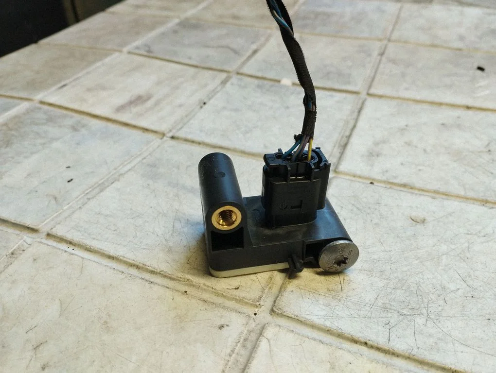 Airbag deployment crash/impact sensor 6911003