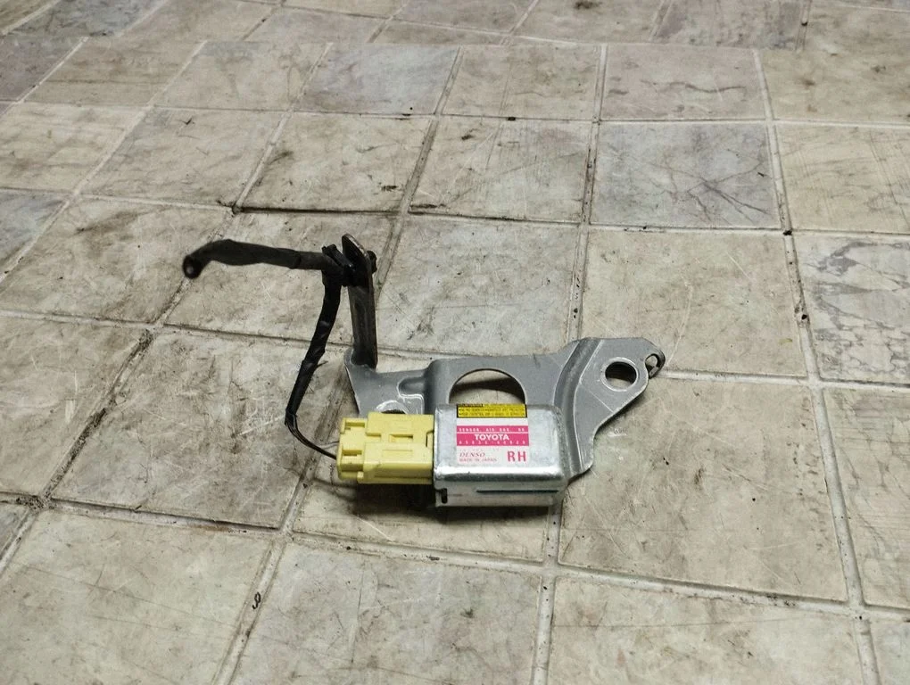 Czujnik zderzeniowy poduszek powietrznych 8983342020