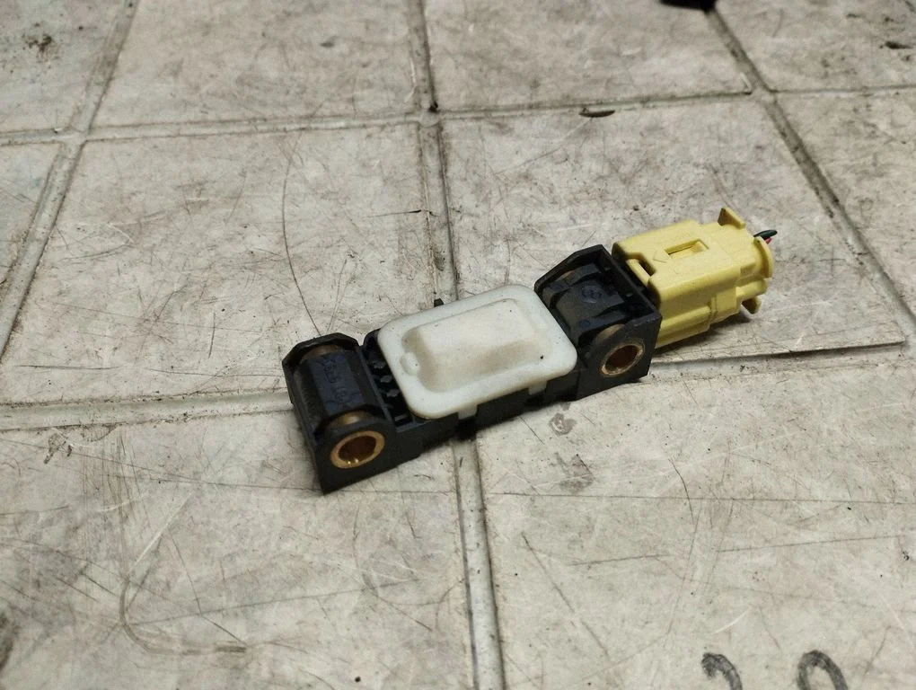 Airbag deployment crash/impact sensor 959202E000