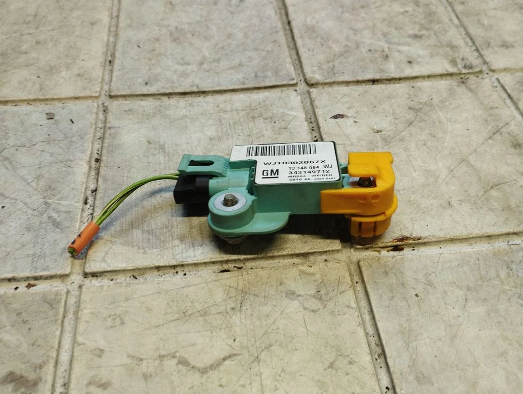 Airbag deployment crash/impact sensor 13148084