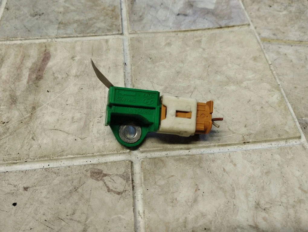 Drošības spilvenu trieciena sensors 959201J100