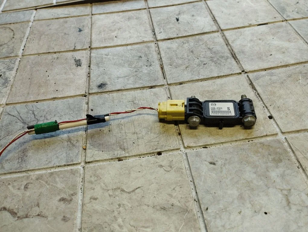 Czujnik zderzeniowy poduszek powietrznych C23657KC0