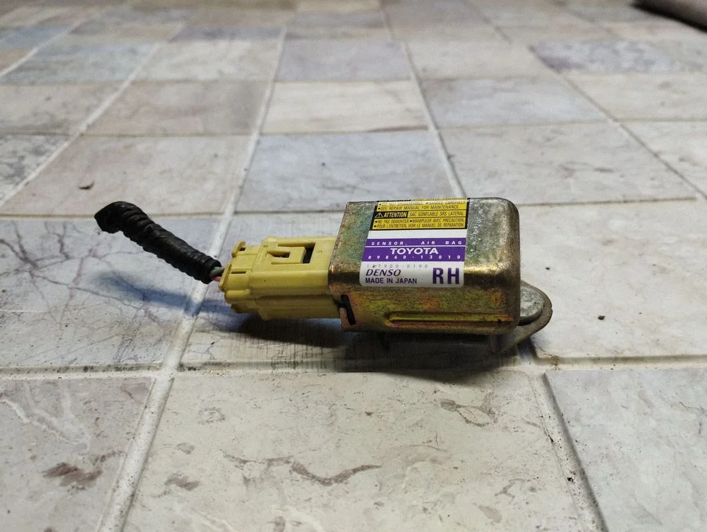 Drošības spilvenu trieciena sensors 8986013010