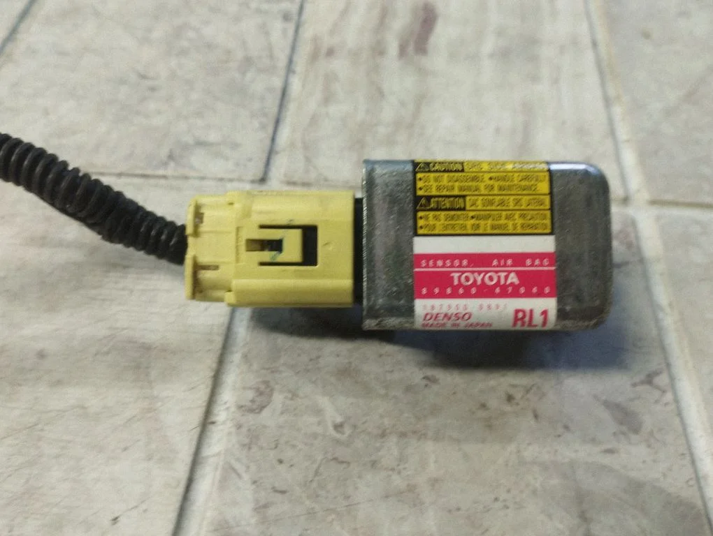 Airbag deployment crash/impact sensor 8986047040