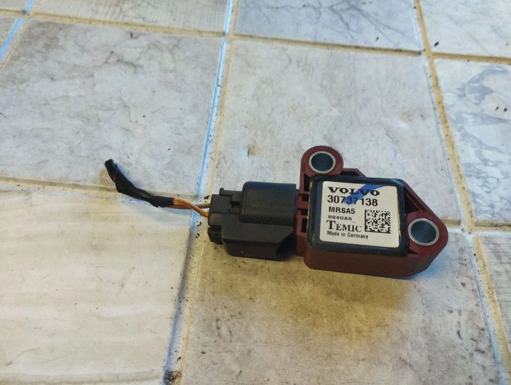 Airbag deployment crash/impact sensor 30737138