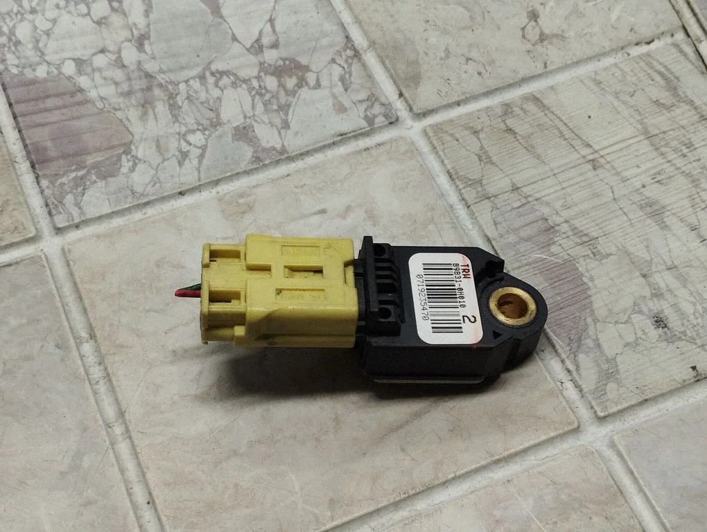 Airbag deployment crash/impact sensor – Toyota Yaris (2006-2011)