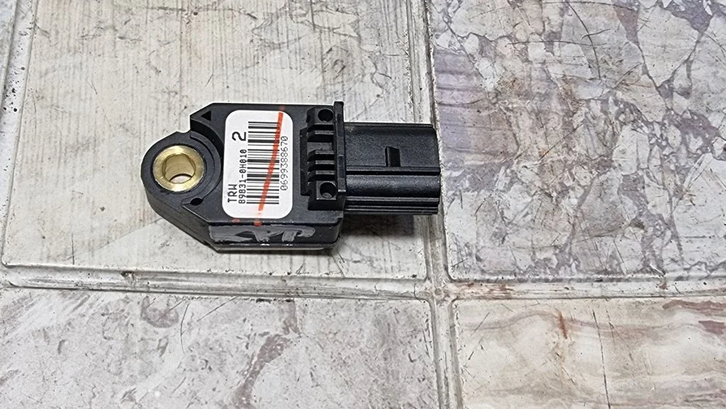 Airbag deployment crash/impact sensor 898310H010 – Citroen C1 (2006-2013)