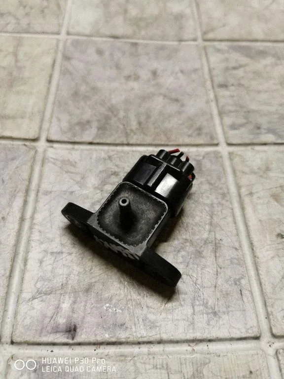 Drošības spilvenu trieciena sensors 221012AA070