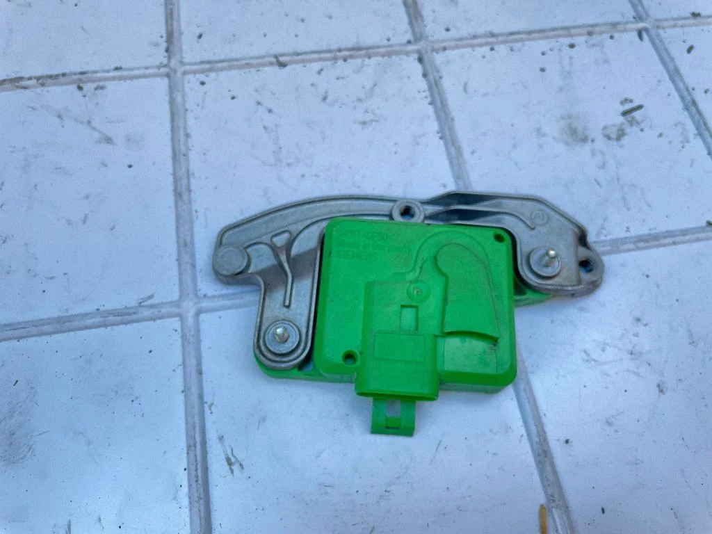 Airbag deployment crash/impact sensor – Saab 9-5 (2006-2010)