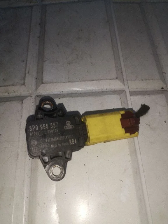 Airbag deployment crash/impact sensor 8P0955557
