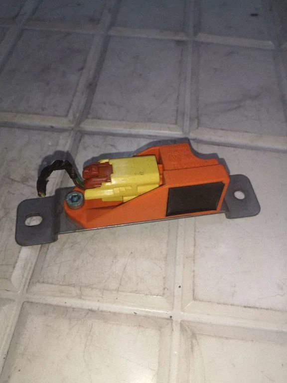 Drošības spilvenu trieciena sensors 1T0909606