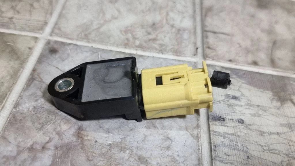 Airbag deployment crash/impact sensor 898310W010
