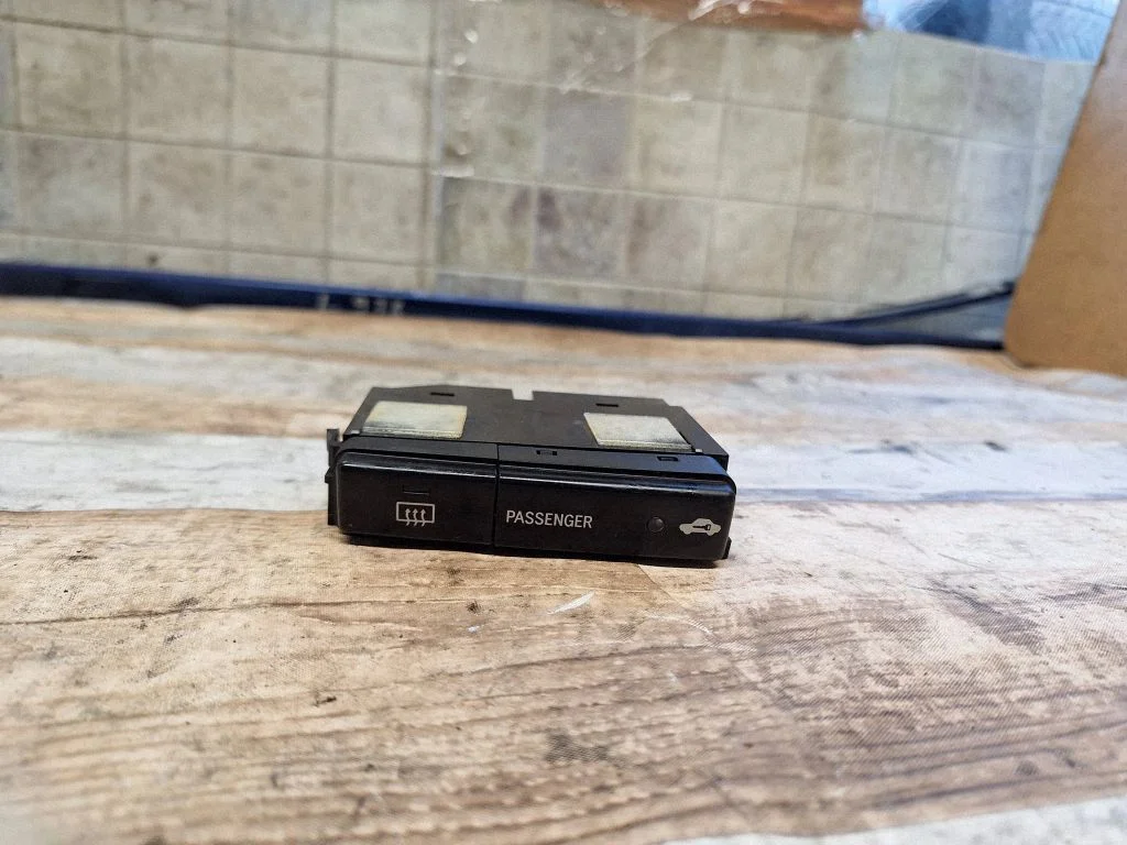 Windscreen/window heater switch 8479005130C