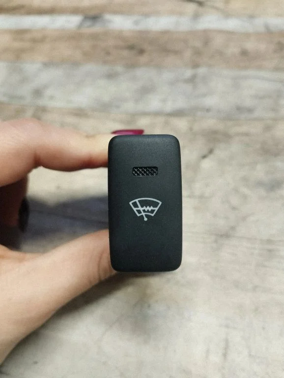 Windscreen/window heater switch – Lexus IS 220D-250-350 (2006-2013)