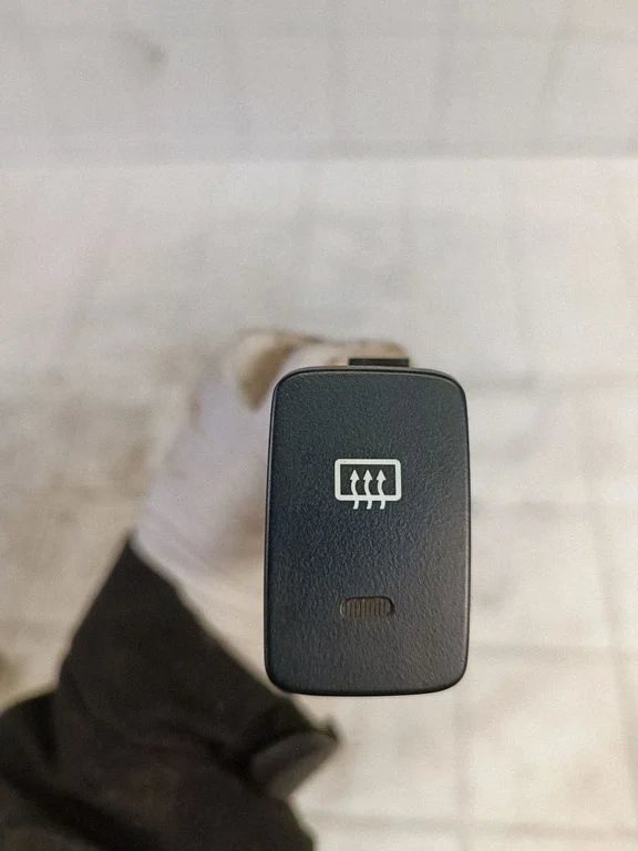 Windscreen/window heater switch 937102E001