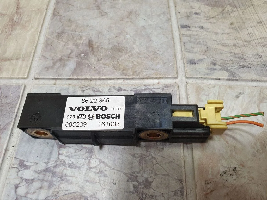 Airbag deployment crash/impact sensor 8622365