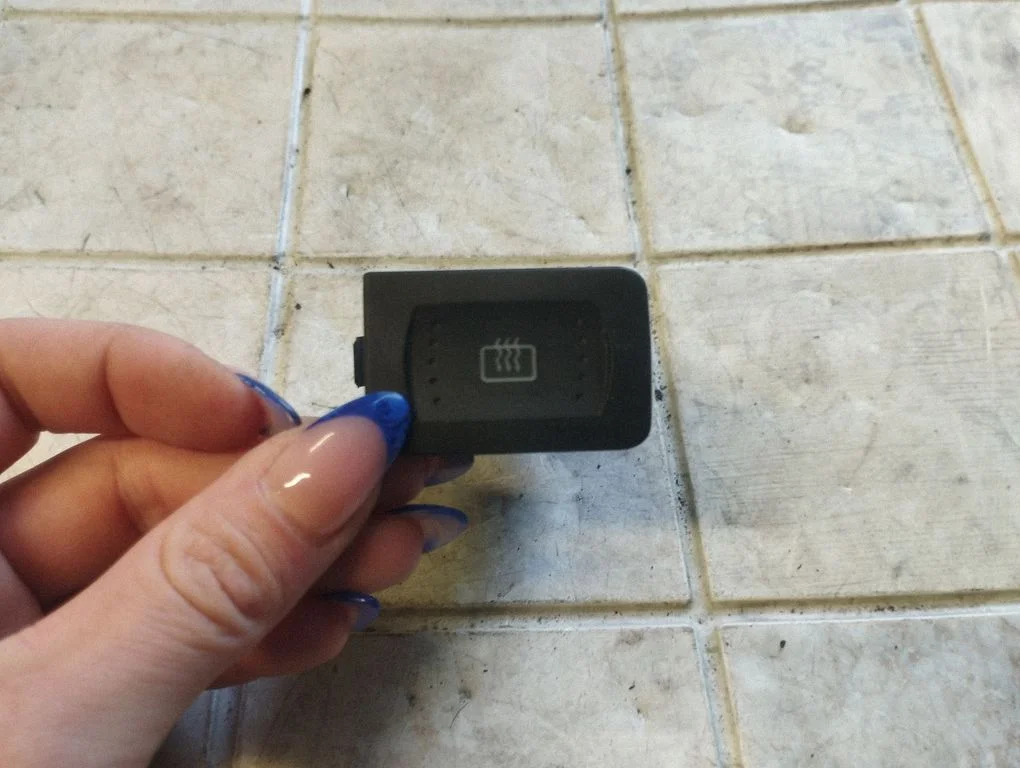 Windscreen/window heater switch – Volkswagen Golf IV (1998-2005)