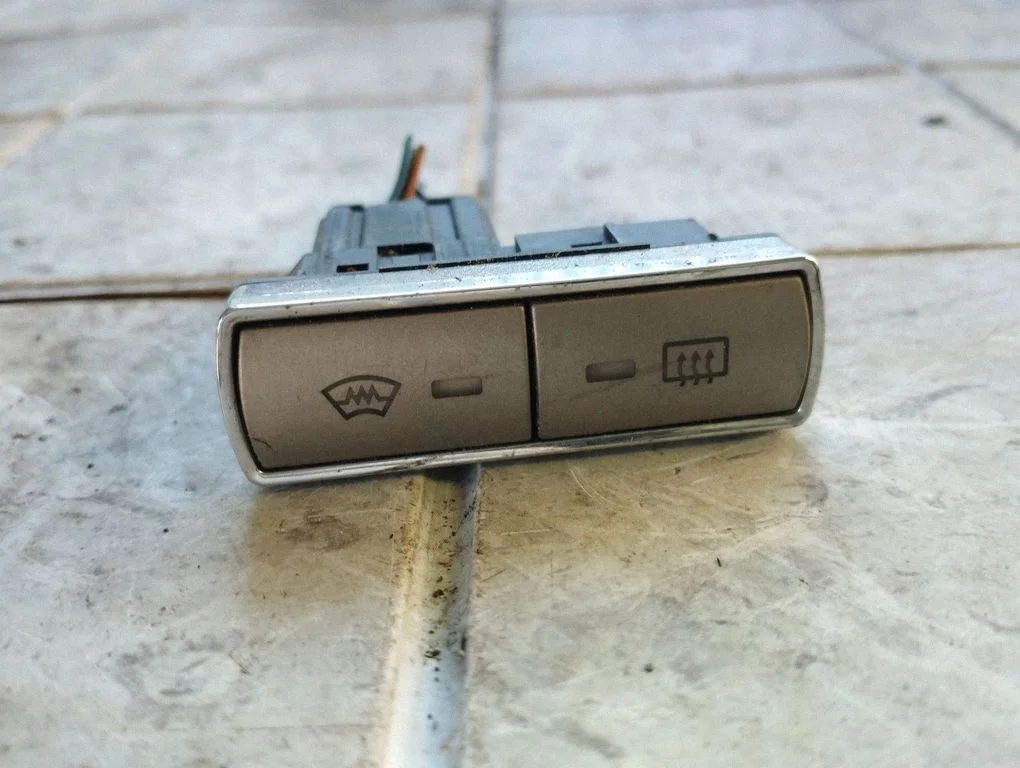 Windscreen/window heater switch 6M2T18K574