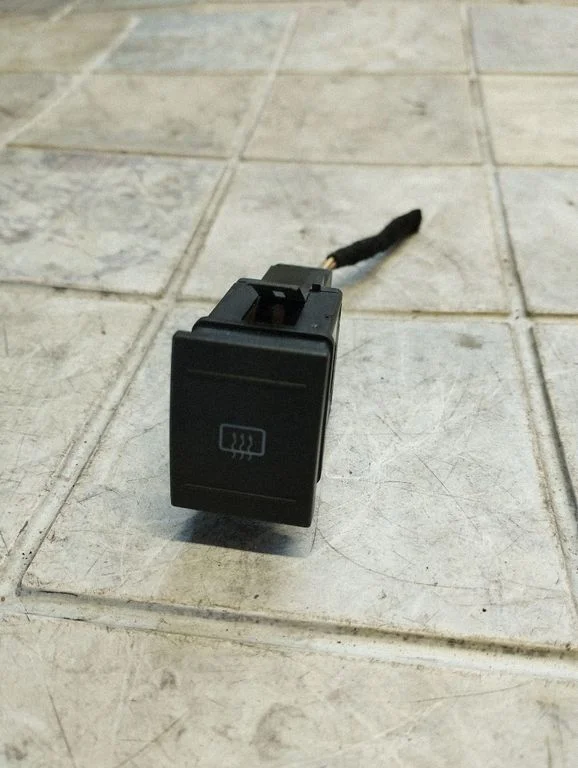 Windscreen/window heater switch – Volkswagen Polo IV 9N3 (2005-2009)