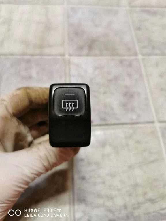 Windscreen/window heater switch 8Y25T