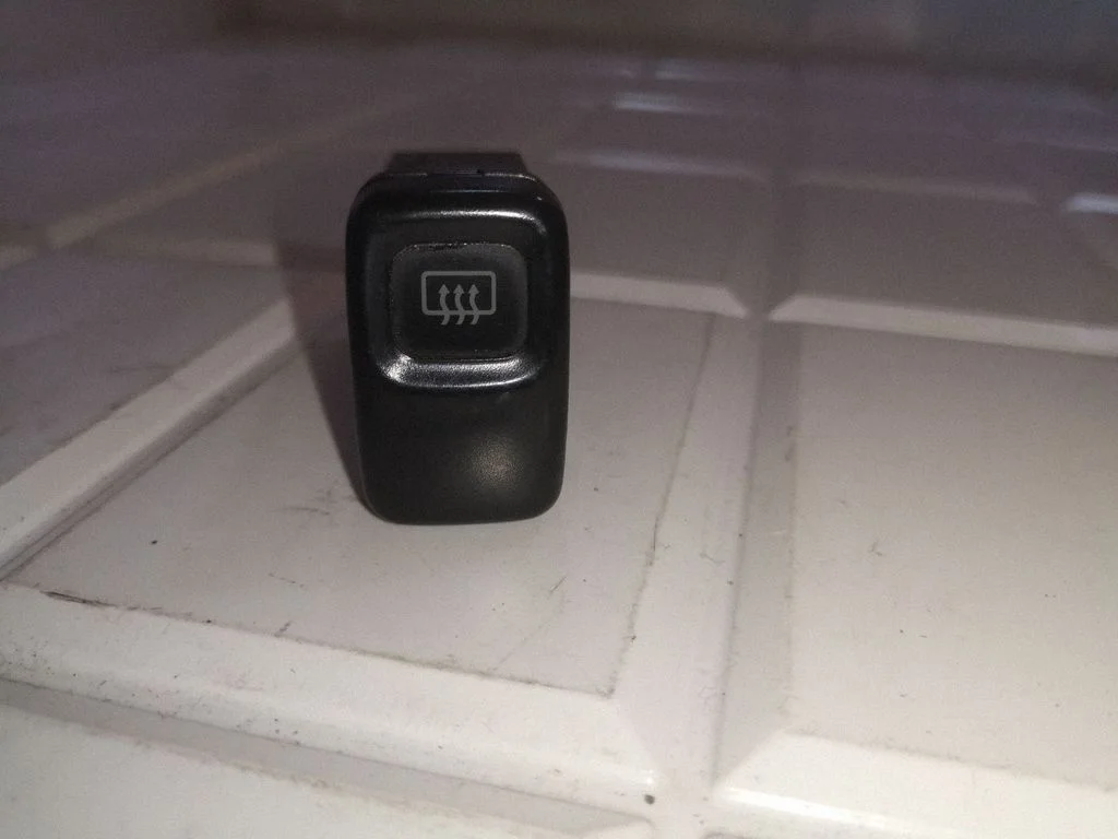 Windscreen/window heater switch 4Y17