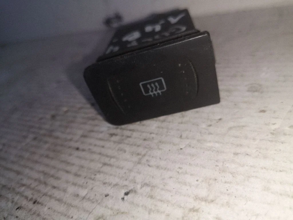 Klaasisoojenduse lüliti 1J0959621C