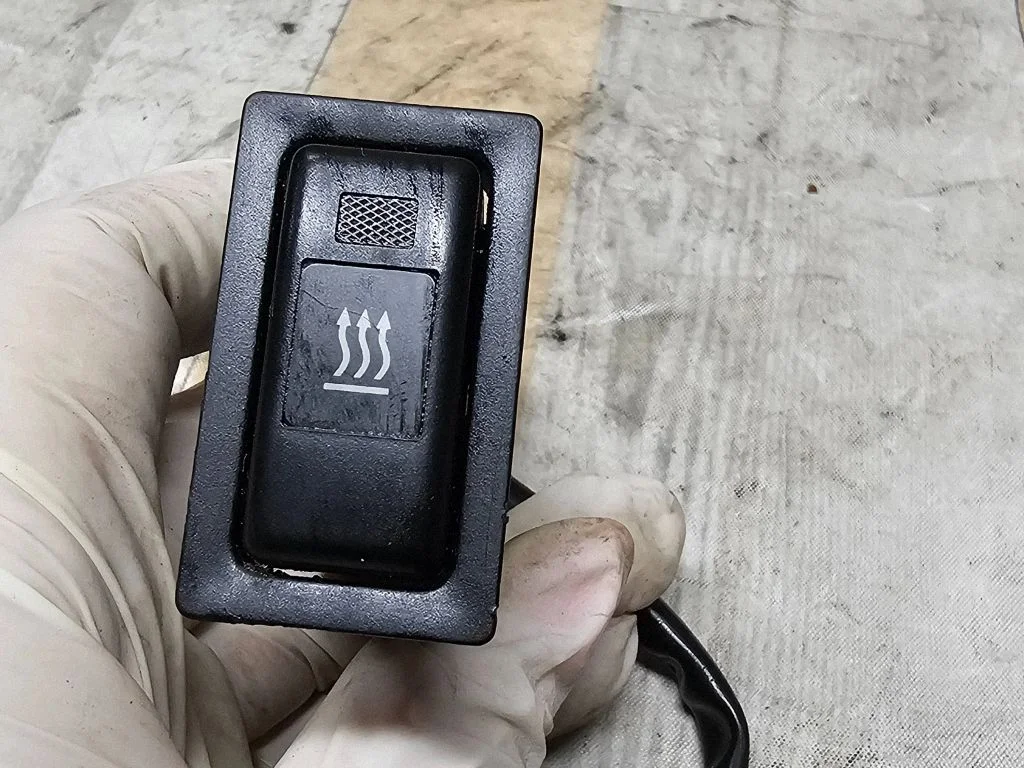 Windscreen/window heater switch 153337