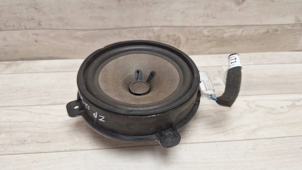 Tagaukse kõlar(id) 96673537