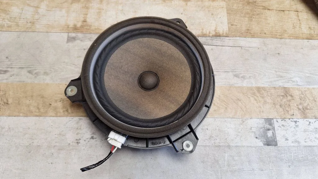 Rear door speaker – Toyota Prius (NHW20) (2003-2009)