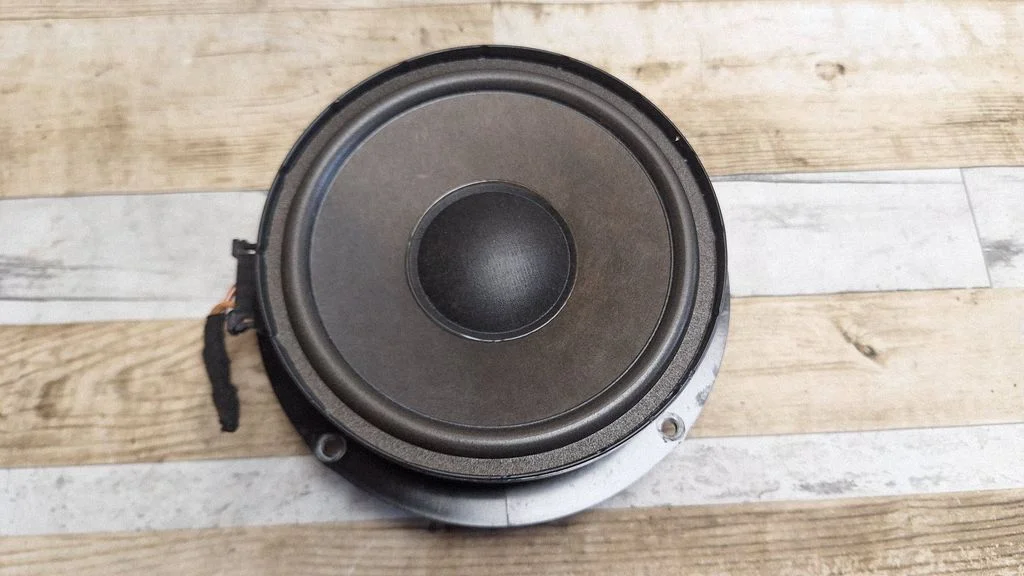 Rear door speaker – Volkswagen Jetta V (2005-2010)