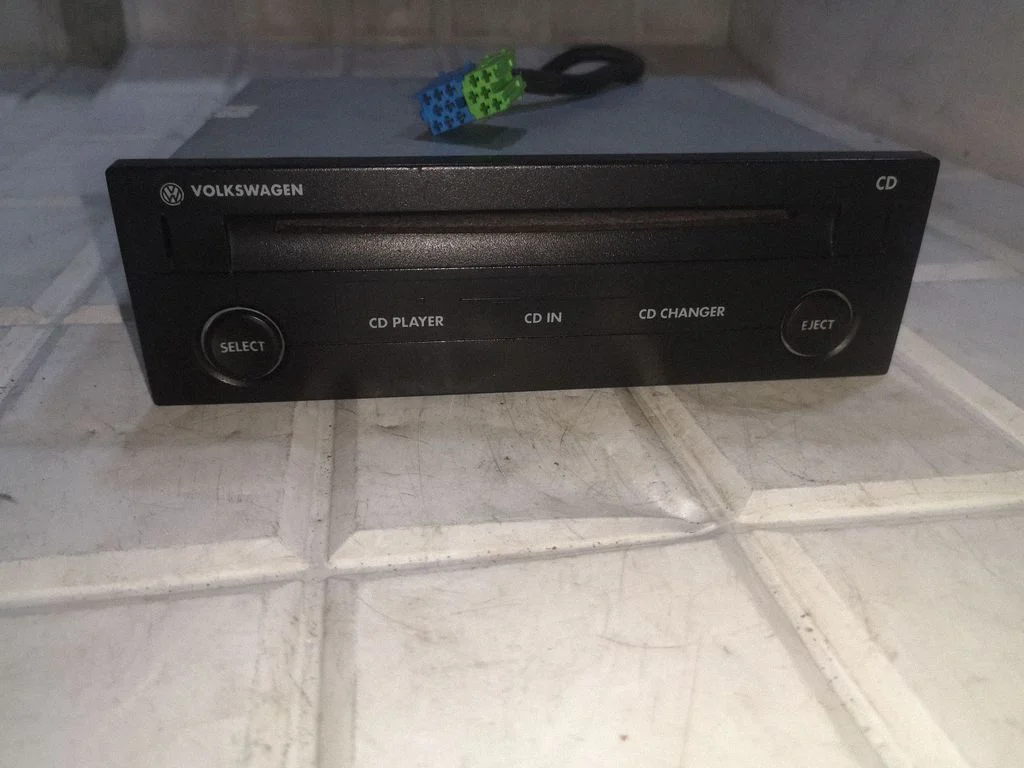 CD/DVD changer – Volkswagen Passat B5.5 (2001-2005)