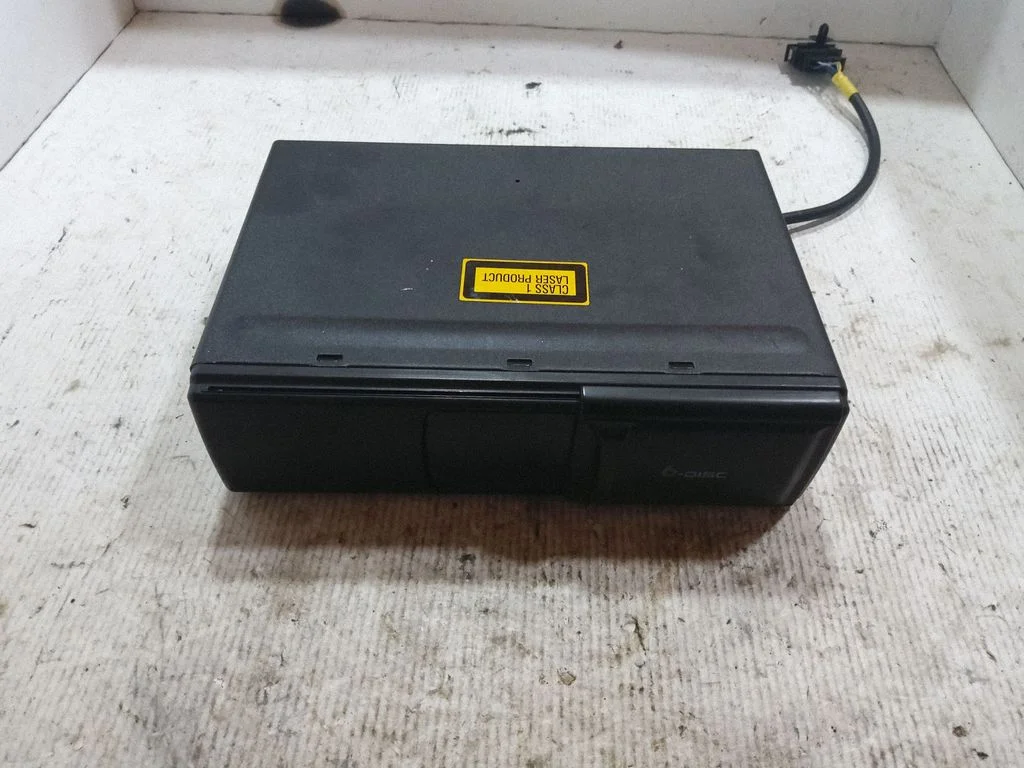 CD/DVD changer – Volkswagen Touareg I (2002-2010)