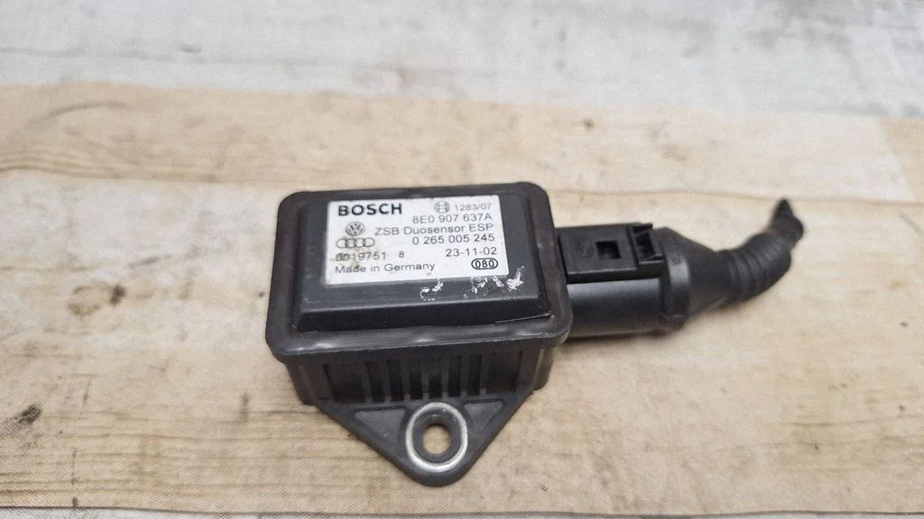 Czujnik ESP (przyspieszenia wzdłużnego) 8E0907637A