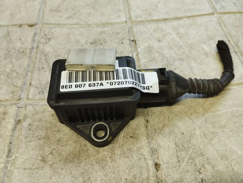 Czujnik ESP (przyspieszenia wzdłużnego) 8E0907637A