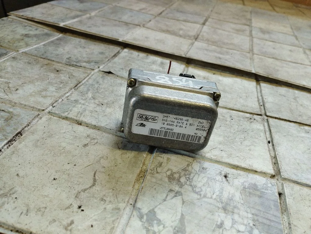 ESP acceleration yaw rate sensor – Ford Focus C-MAX (2003-2010)
