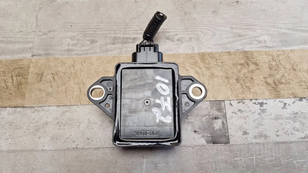 ESP acceleration yaw rate sensor – Toyota Prius (NHW20) (2003-2009)